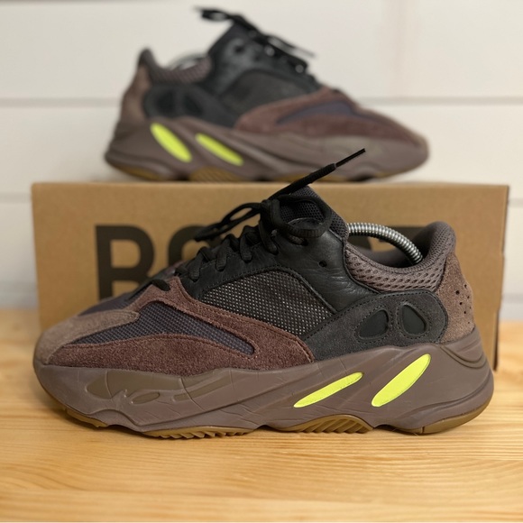 Yeezy Boost 700 V1 Mauve - Sz 10.5 - Picture 8 of 12